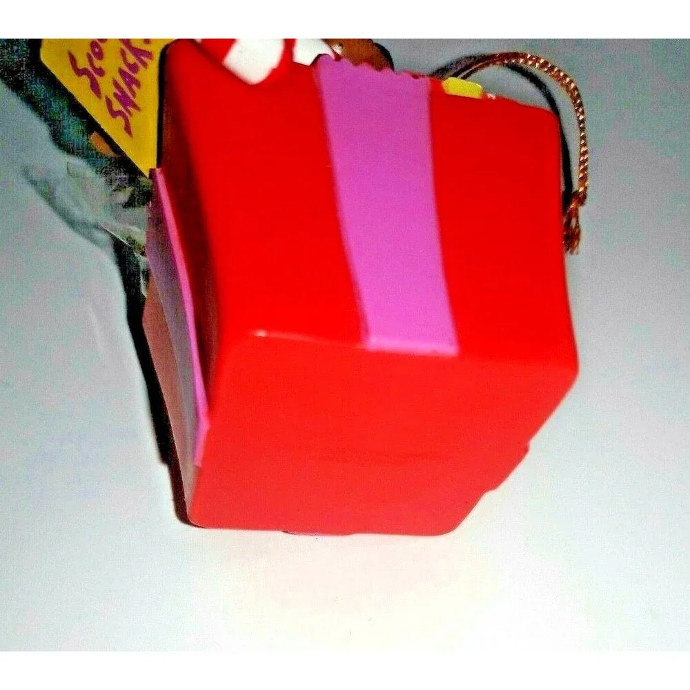 1999 Hanna Barbera Scooby Doo  Box Snacks Presents Hamburger Candy Cane Ornament